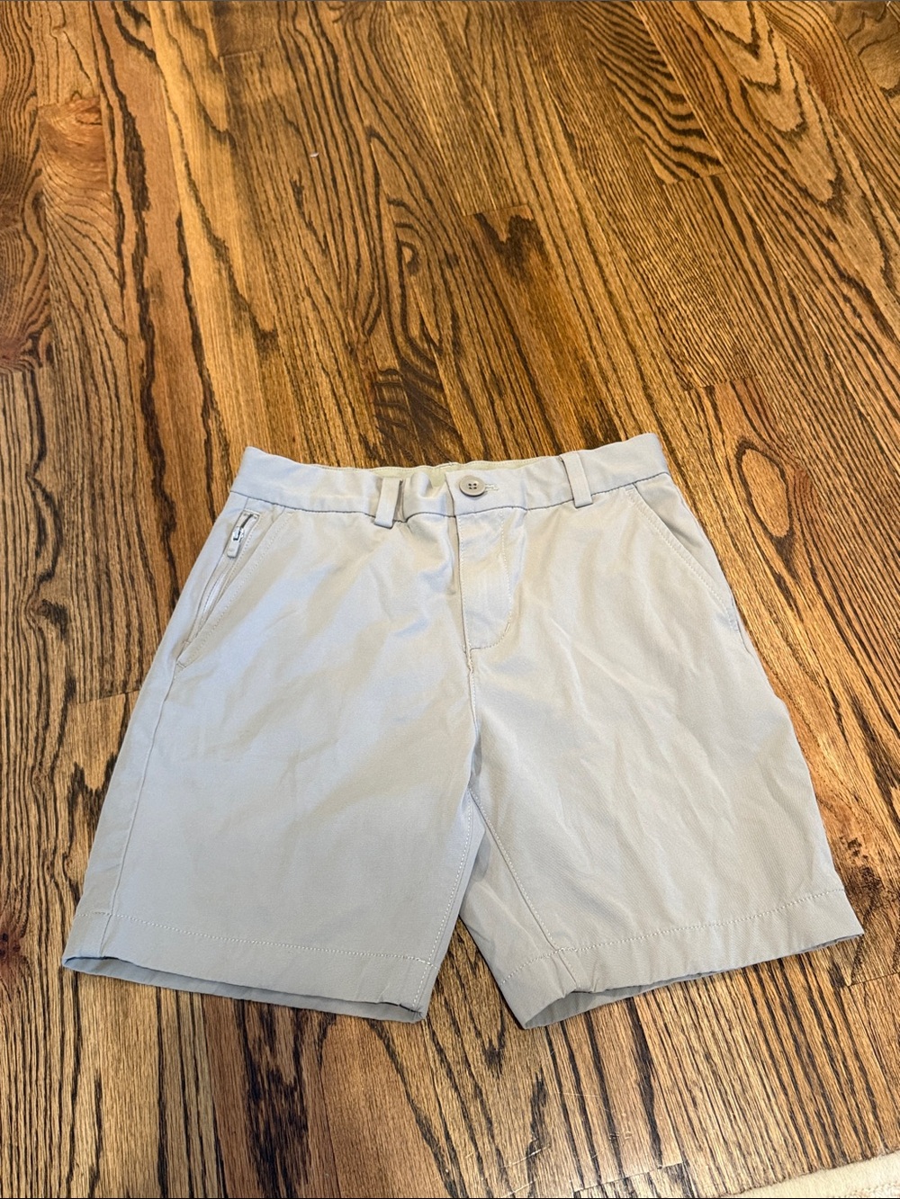 Vineyard Vines Boys' Breaker Short Size 10 Dark Khaki Performance